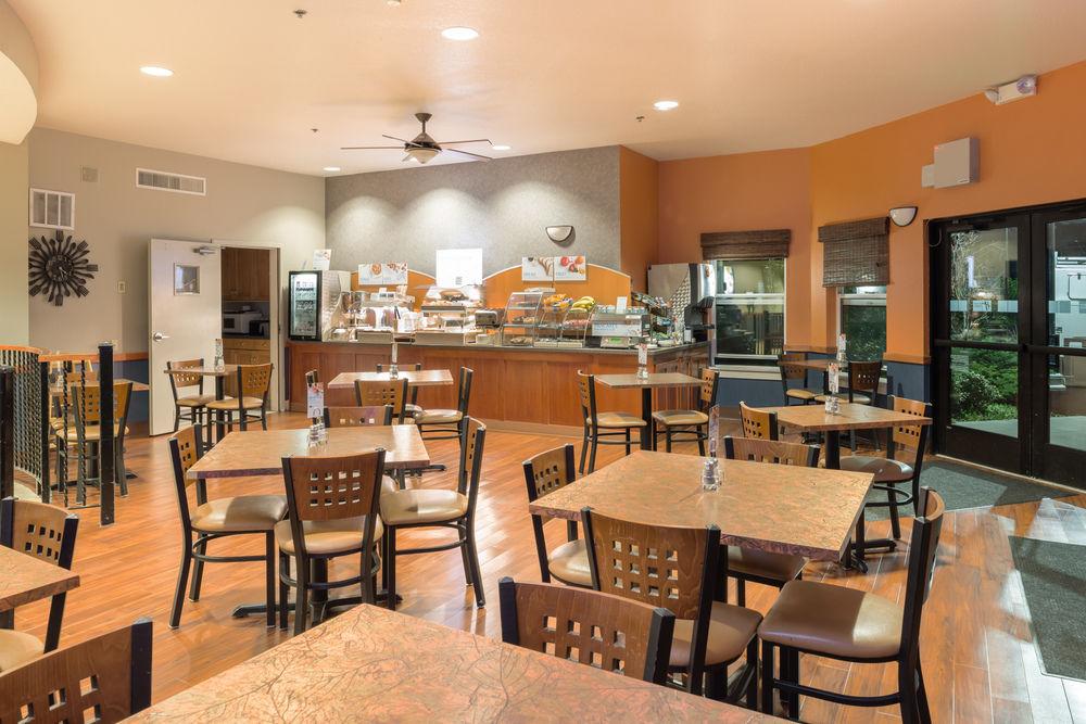 Holiday Inn Express Hotel & Suites Arcata/Eureka-Airport Area By Ihg Маккінлівіль Екстер'єр фото