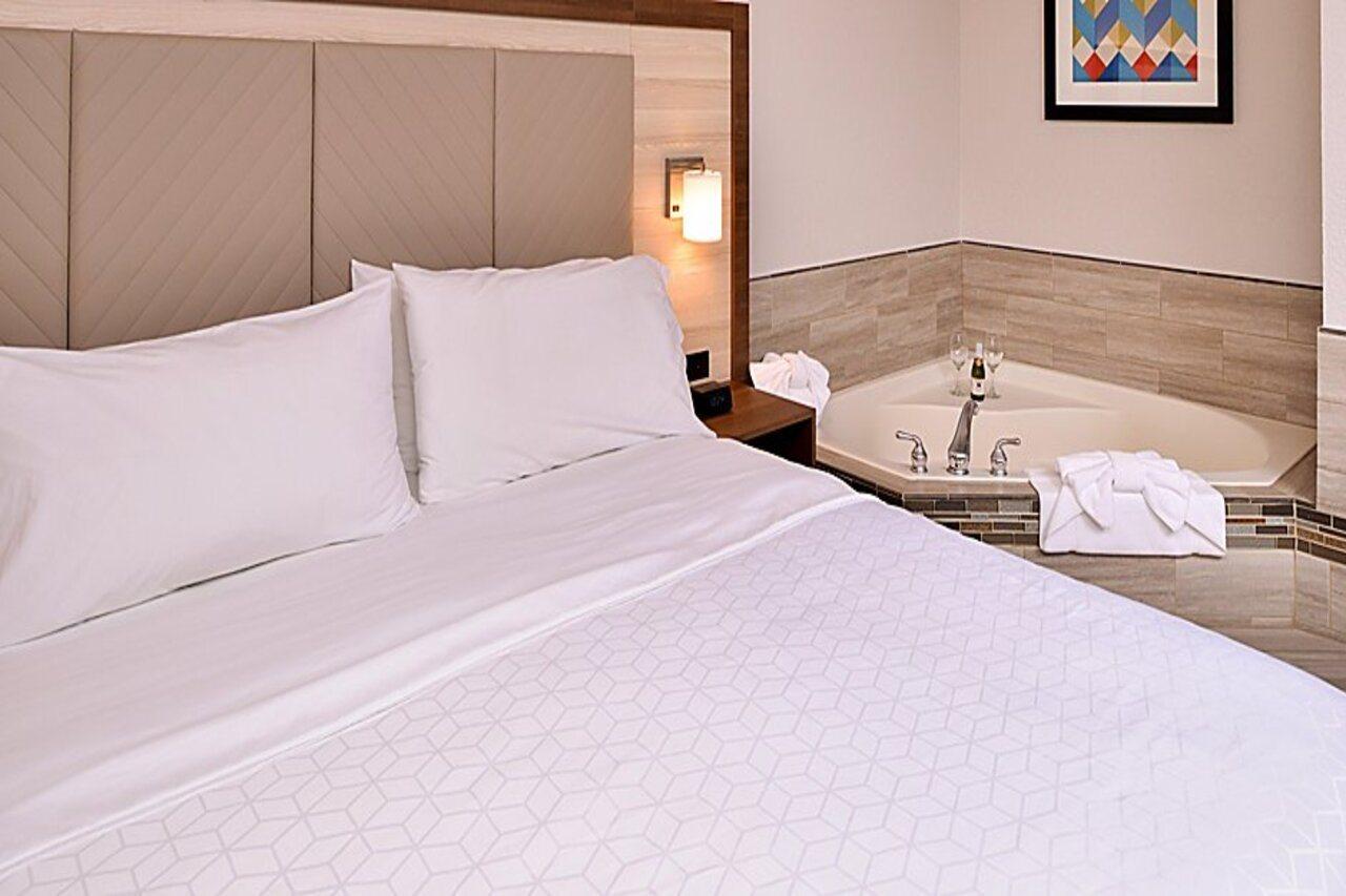 Holiday Inn Express Hotel & Suites Arcata/Eureka-Airport Area By Ihg Маккінлівіль Екстер'єр фото