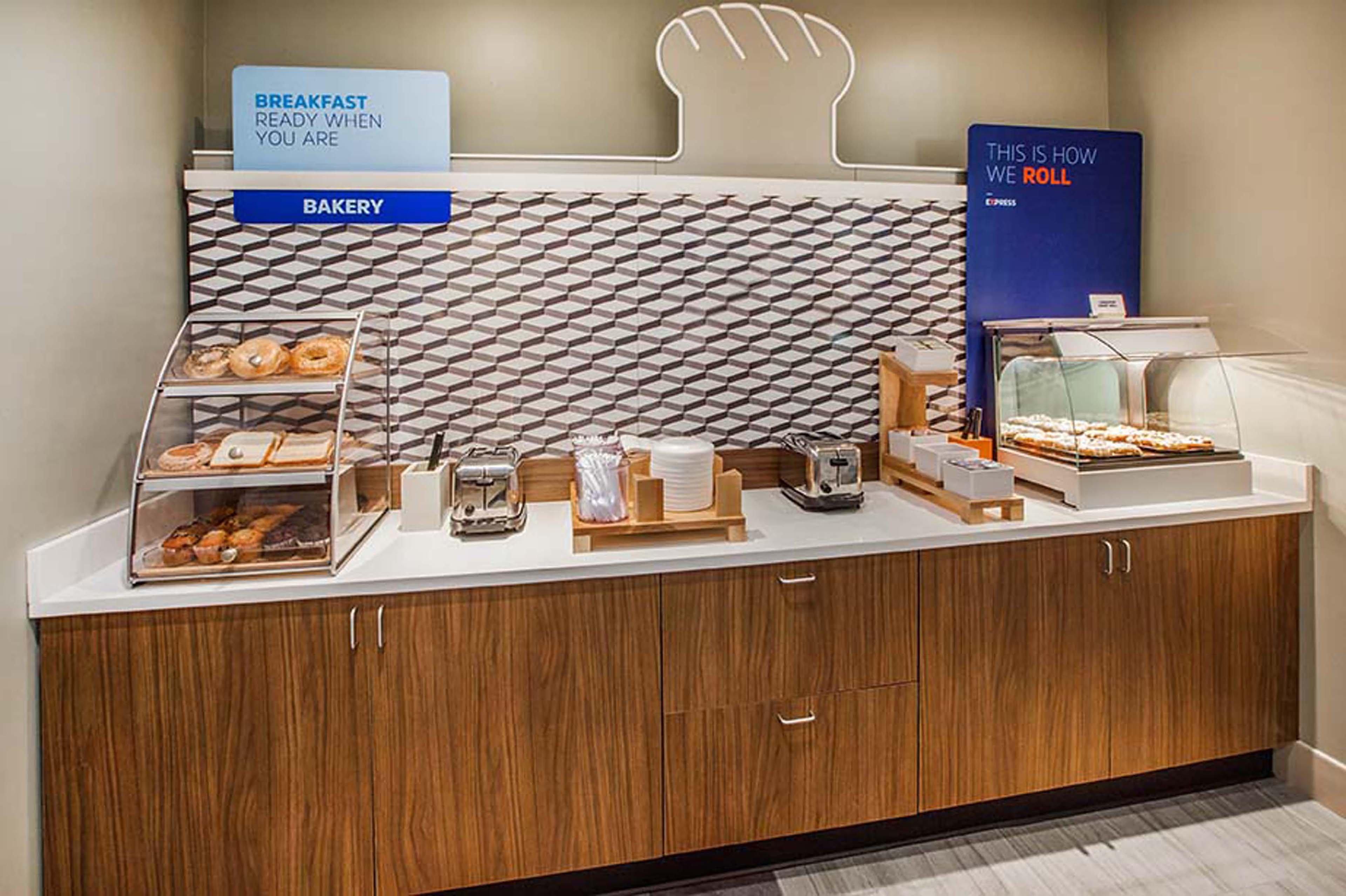 Holiday Inn Express Hotel & Suites Arcata/Eureka-Airport Area By Ihg Маккінлівіль Екстер'єр фото