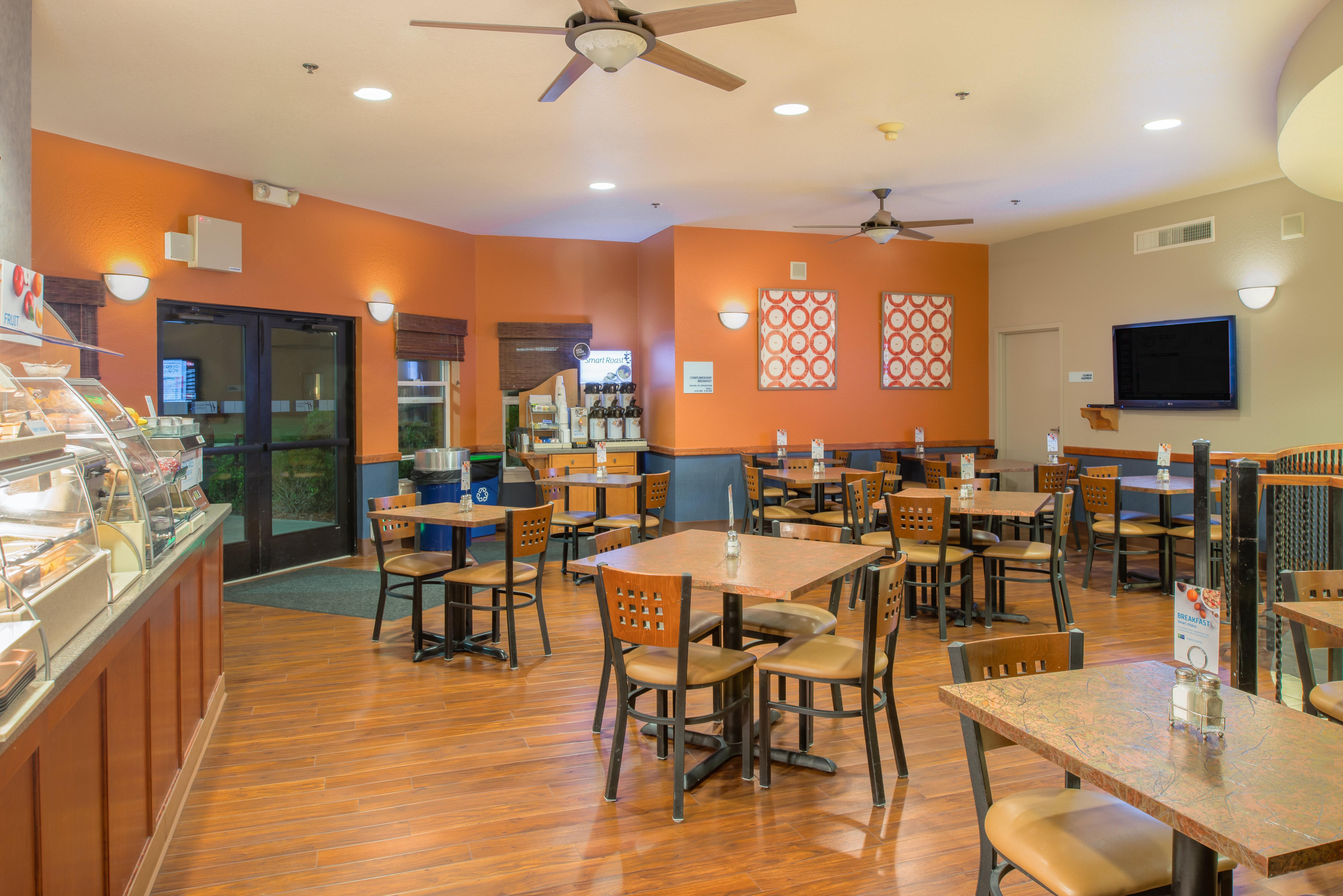 Holiday Inn Express Hotel & Suites Arcata/Eureka-Airport Area By Ihg Маккінлівіль Екстер'єр фото