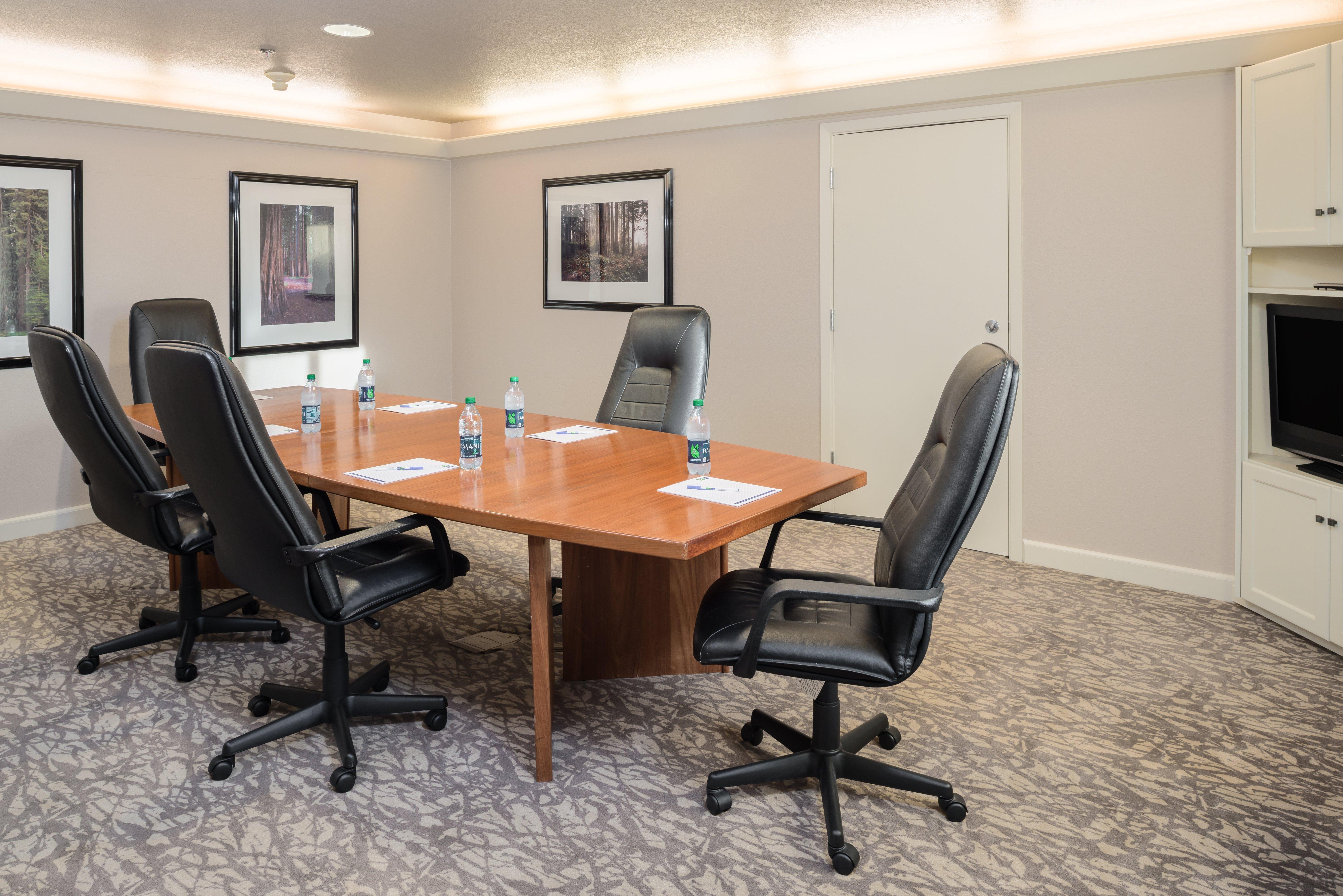 Holiday Inn Express Hotel & Suites Arcata/Eureka-Airport Area By Ihg Маккінлівіль Екстер'єр фото
