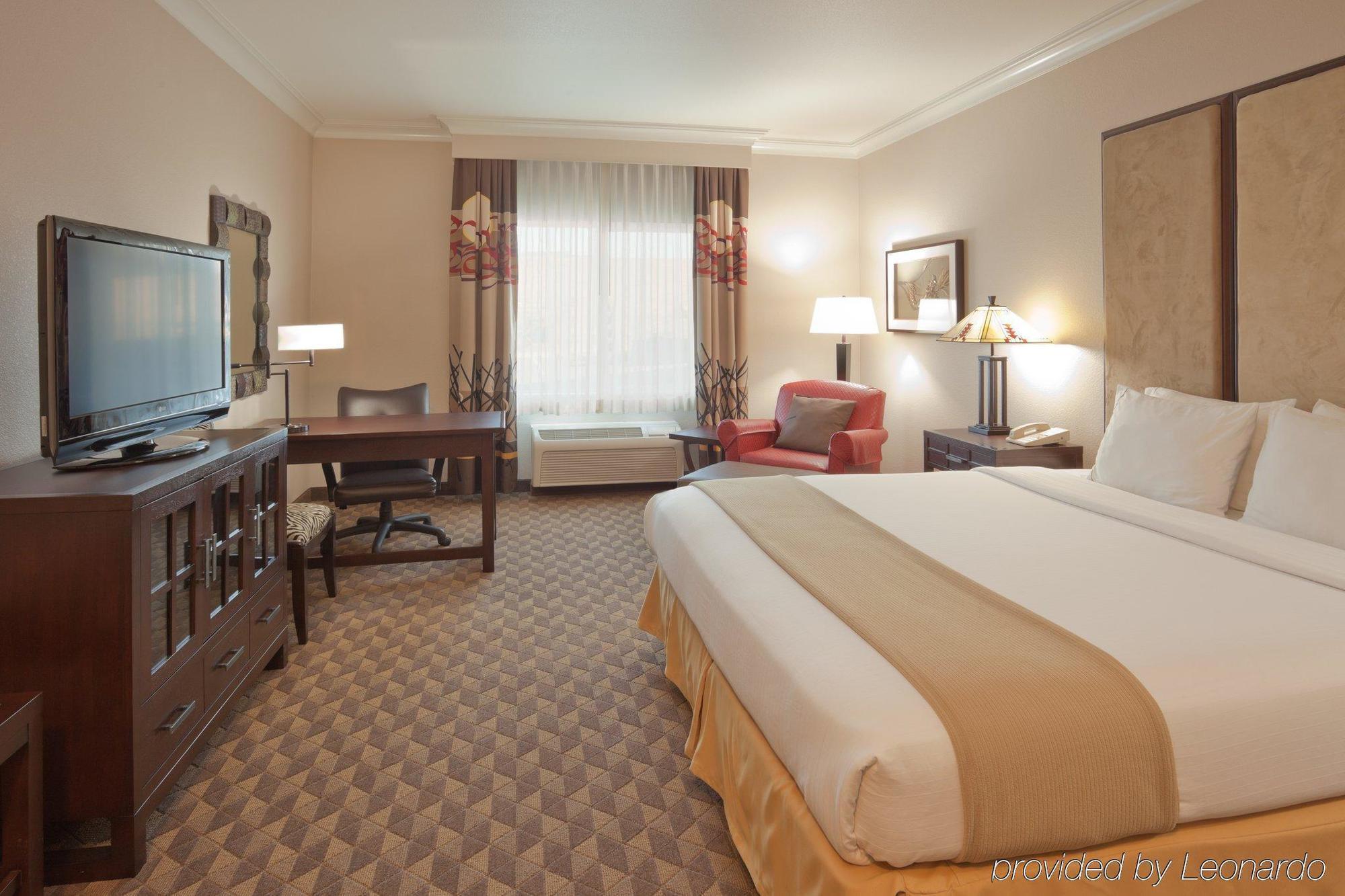 Holiday Inn Express Hotel & Suites Arcata/Eureka-Airport Area By Ihg Маккінлівіль Номер фото