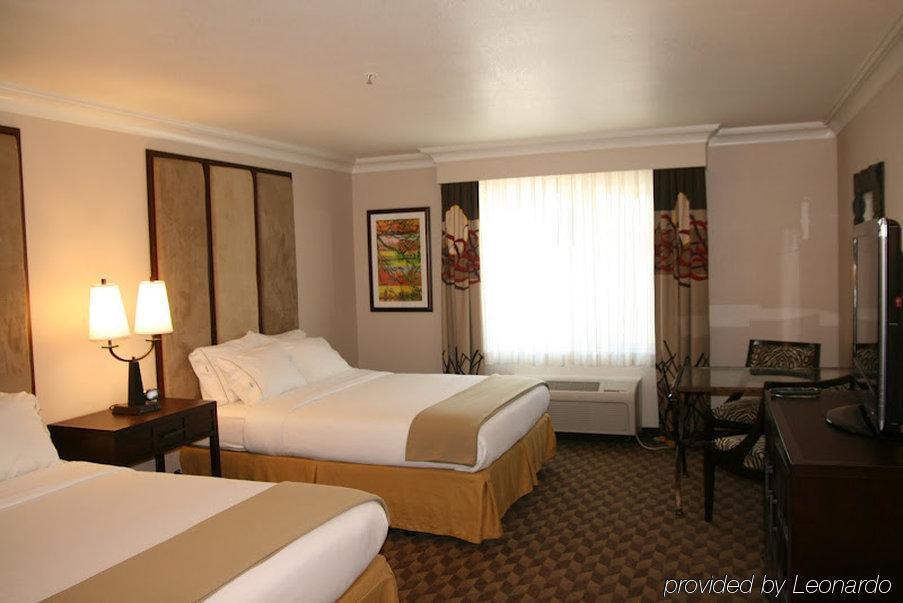 Holiday Inn Express Hotel & Suites Arcata/Eureka-Airport Area By Ihg Маккінлівіль Номер фото