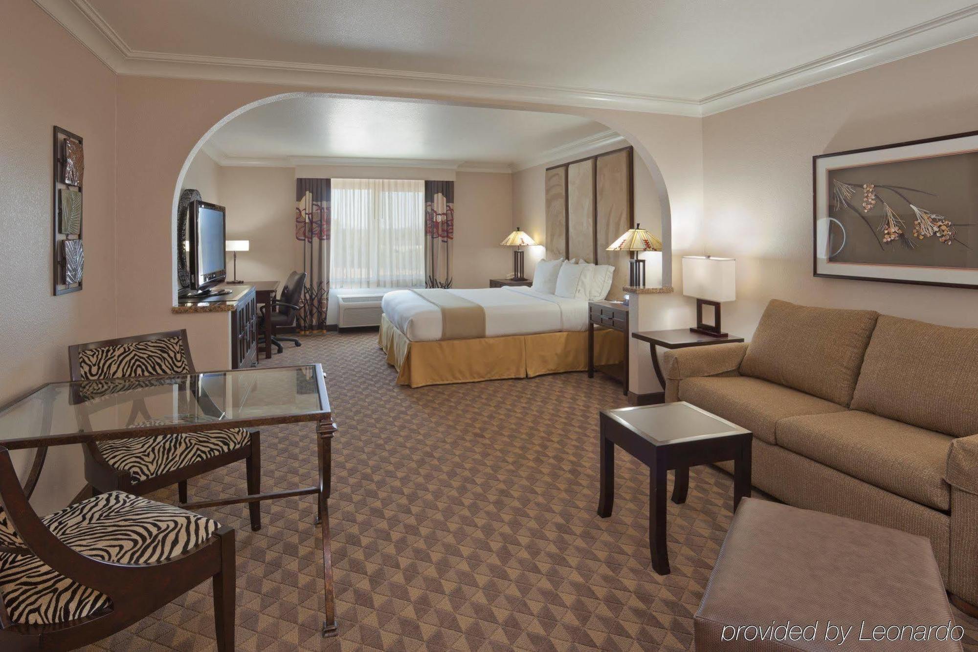 Holiday Inn Express Hotel & Suites Arcata/Eureka-Airport Area By Ihg Маккінлівіль Номер фото