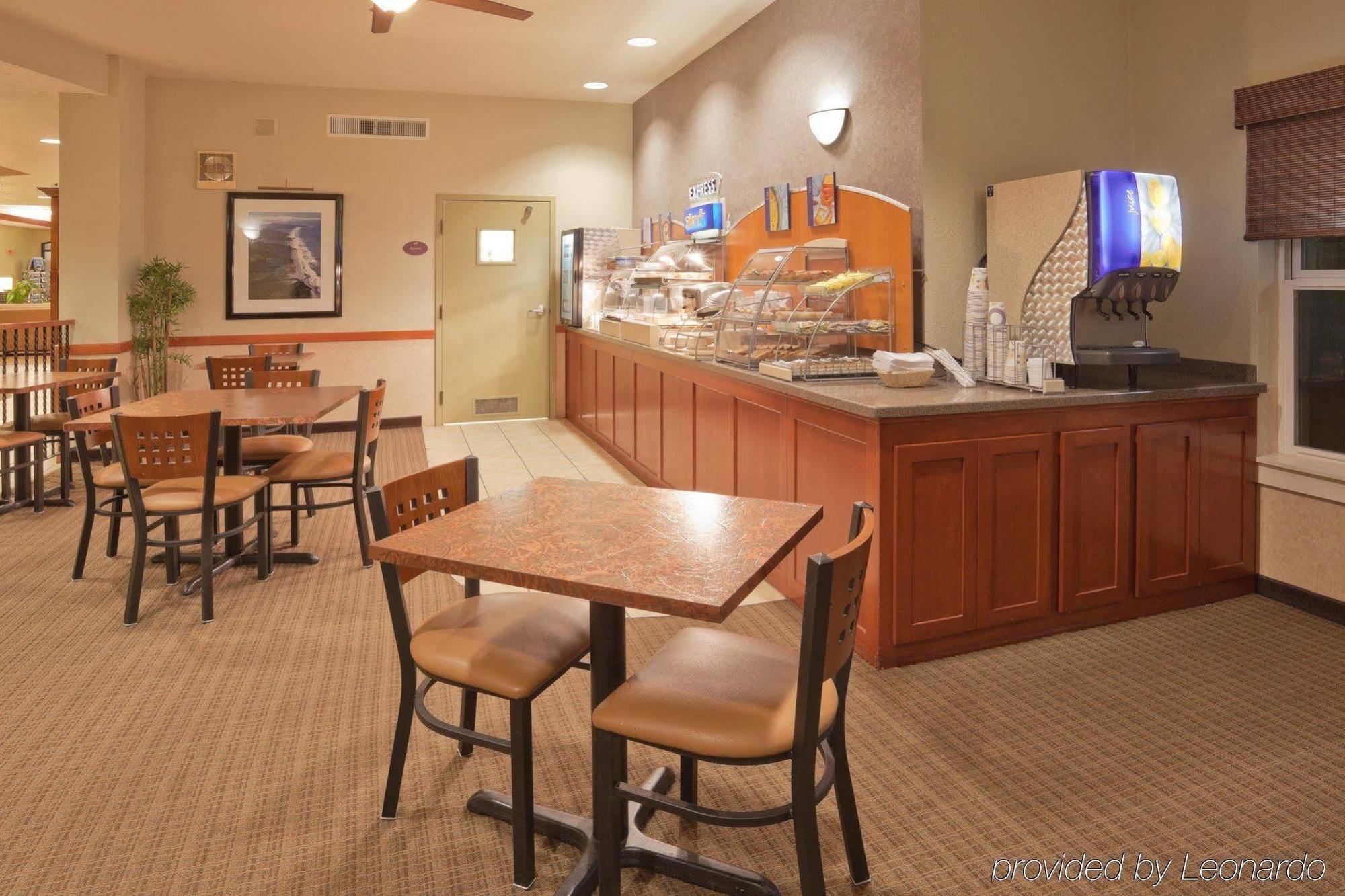 Holiday Inn Express Hotel & Suites Arcata/Eureka-Airport Area By Ihg Маккінлівіль Ресторан фото