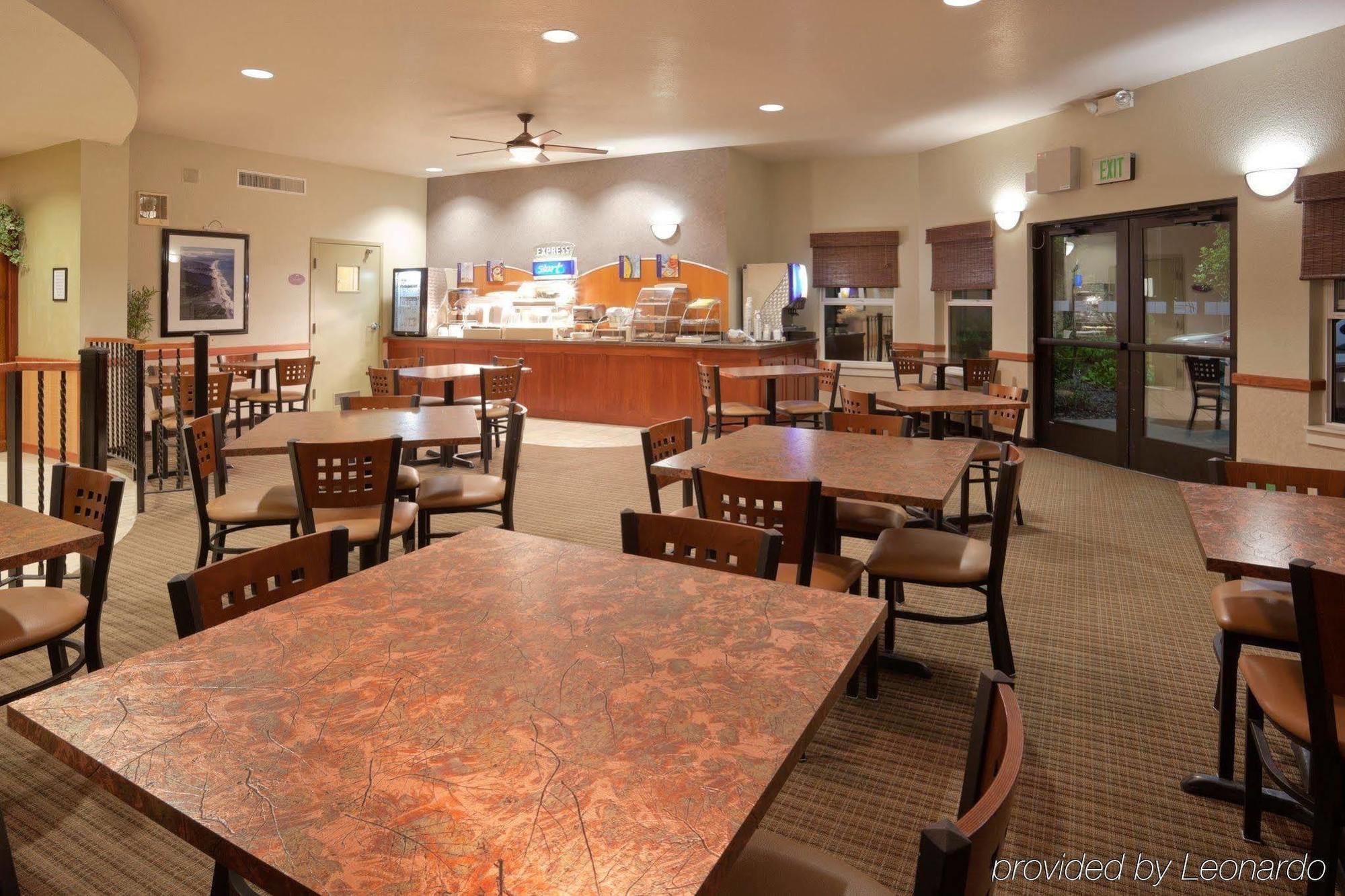 Holiday Inn Express Hotel & Suites Arcata/Eureka-Airport Area By Ihg Маккінлівіль Ресторан фото